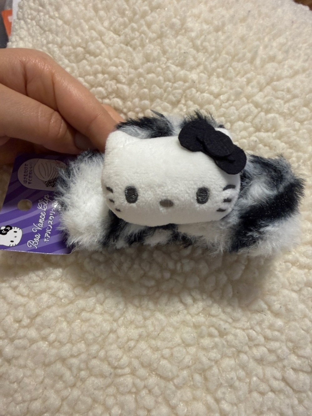 Hello Kitty Plush Hair Claw Clip Japan Exclusive Sanrio Boa Vance NWT Kawaii - Picture 11 of 13